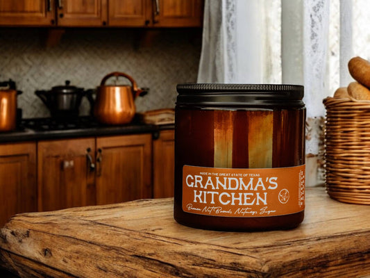 GRANDMA'S KITCHEN - Banana Nut Bread Candle